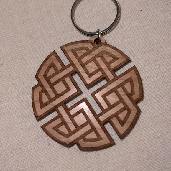 Celtic knot round etched, embossed wood keyring w silver ring and clasp NWOT - Picture 2 of 5